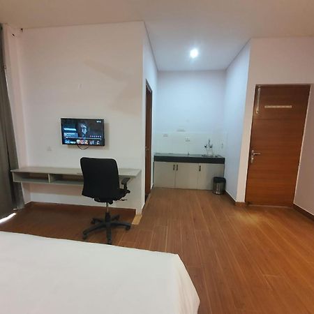 Mallenzo Suites Dlf Phase 1 Gurgaon Exterior foto