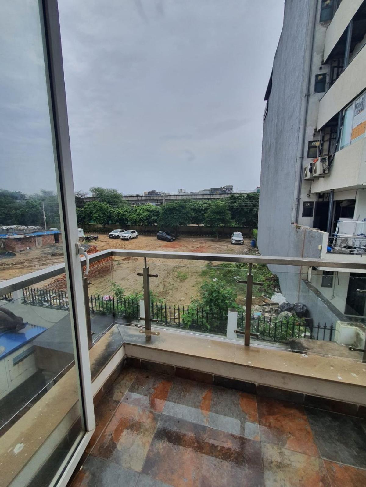 Mallenzo Suites Dlf Phase 1 Gurgaon Exterior foto